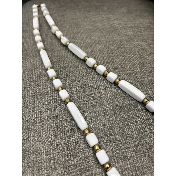VTG Trifari White Beaded Necklace Gold Tone Classy Classic Fun Boho - Picture 2 of 5